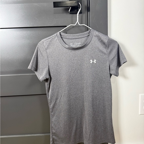 Under Armour Tops - Under Armour Women's Heather Gray Short Sleeve Loose Heatgear Tee XS